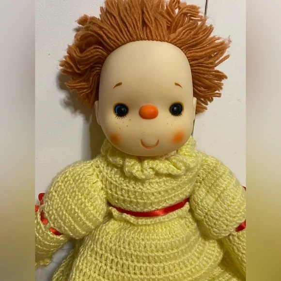 Vintage 1980’s Crochet Doll with Plastic head and hands. - Picture 2 of 7